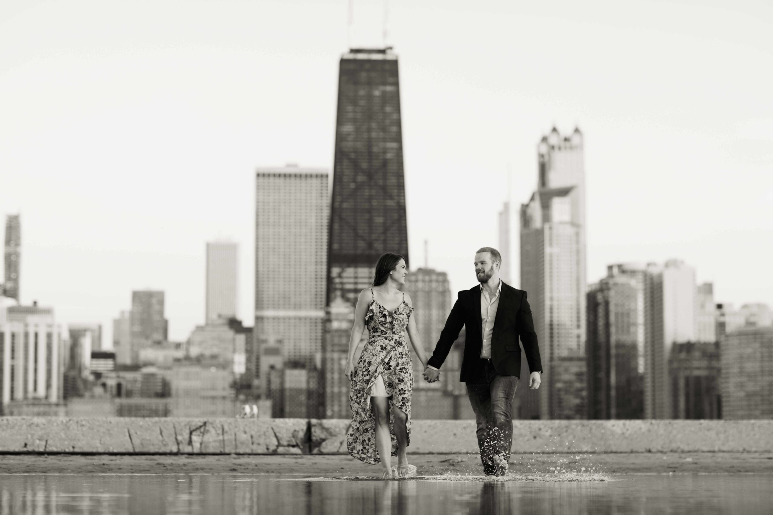 Chicago Illinois Engagement Photographer skyline photo couple