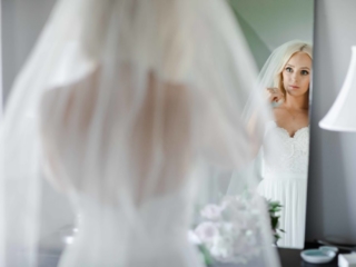 Elgin Getting Ready Photos by Wedding Photographer