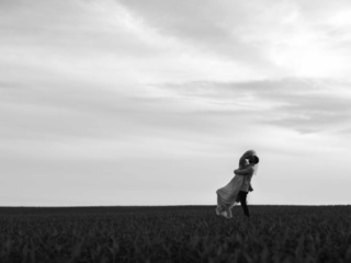 black and white Golden hour in field in Illinois by Geneva Wedding Photographer