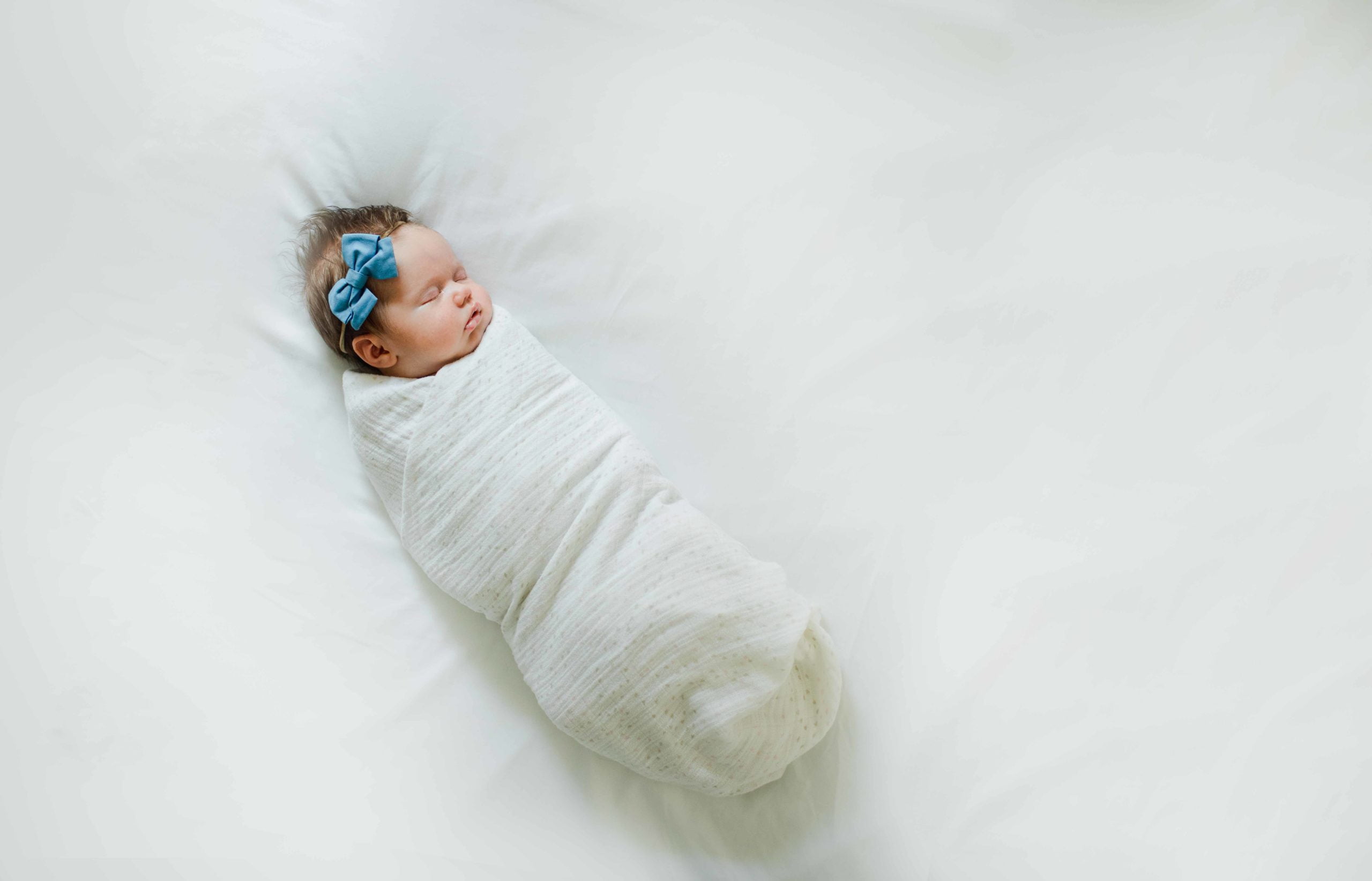 newborn lifestyle portrait geneva illinois photographer