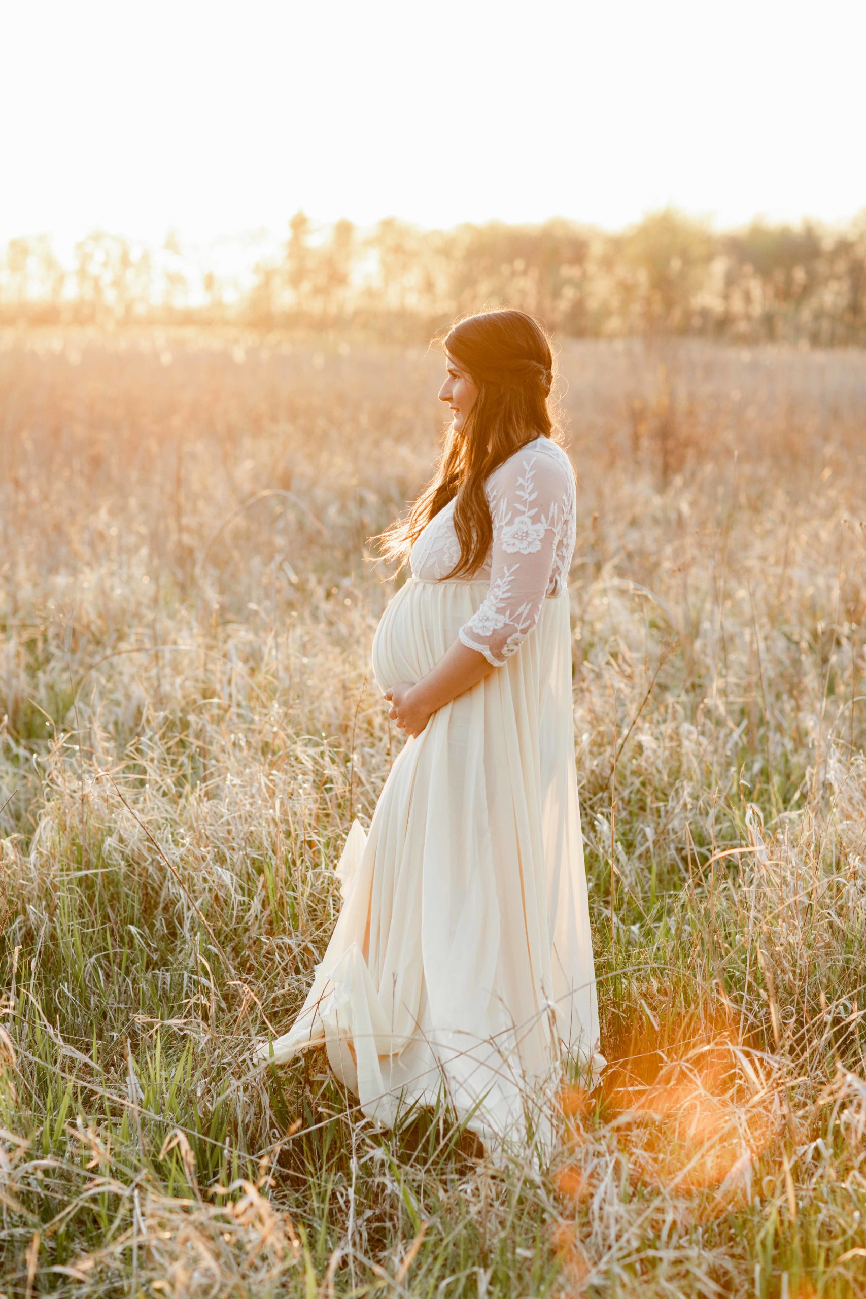 Outdoor Golden Hour Geneva Illinois Maternity Photography in a field