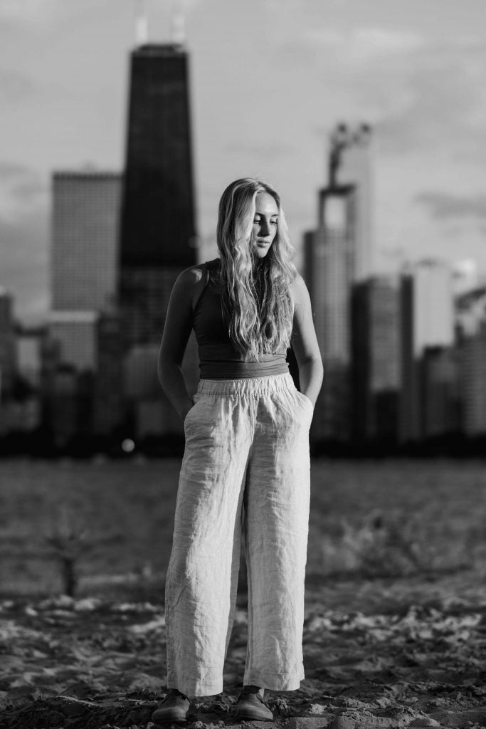 Senior Photoshoot with Chicago Skyline by Chicago Photographer Monochrome