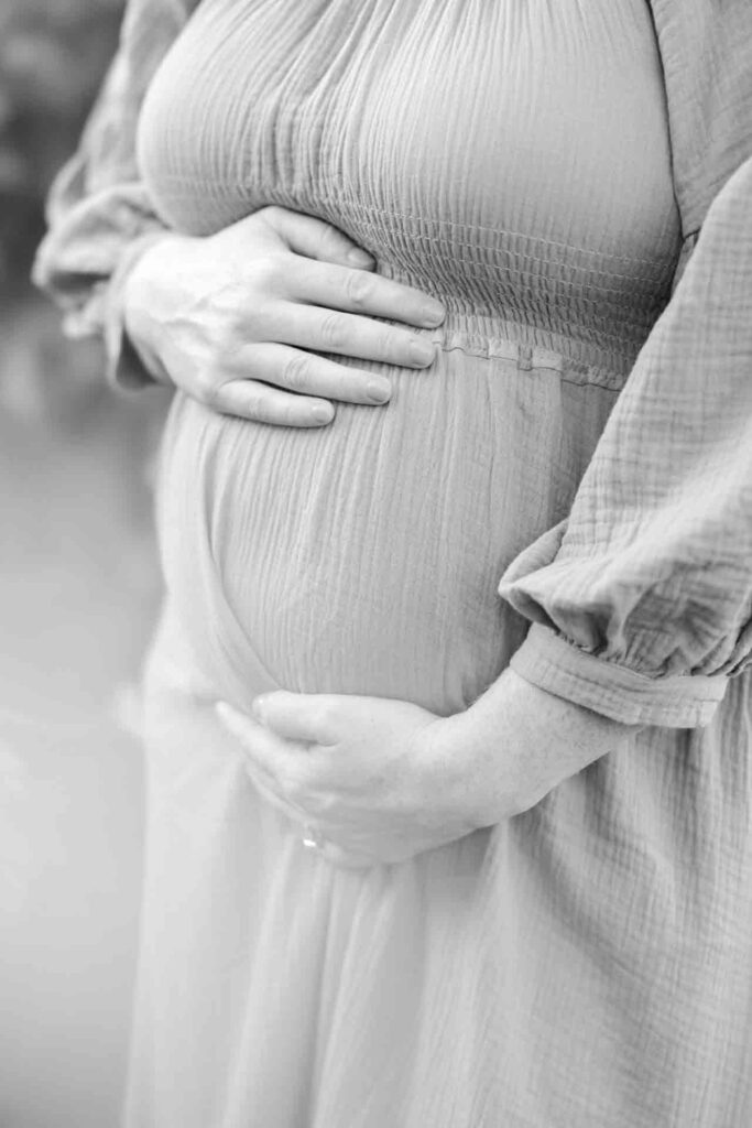 16-Light Classic Saint Charles Illinois Summer Outdoor Maternity Session By Mary Rose Photography