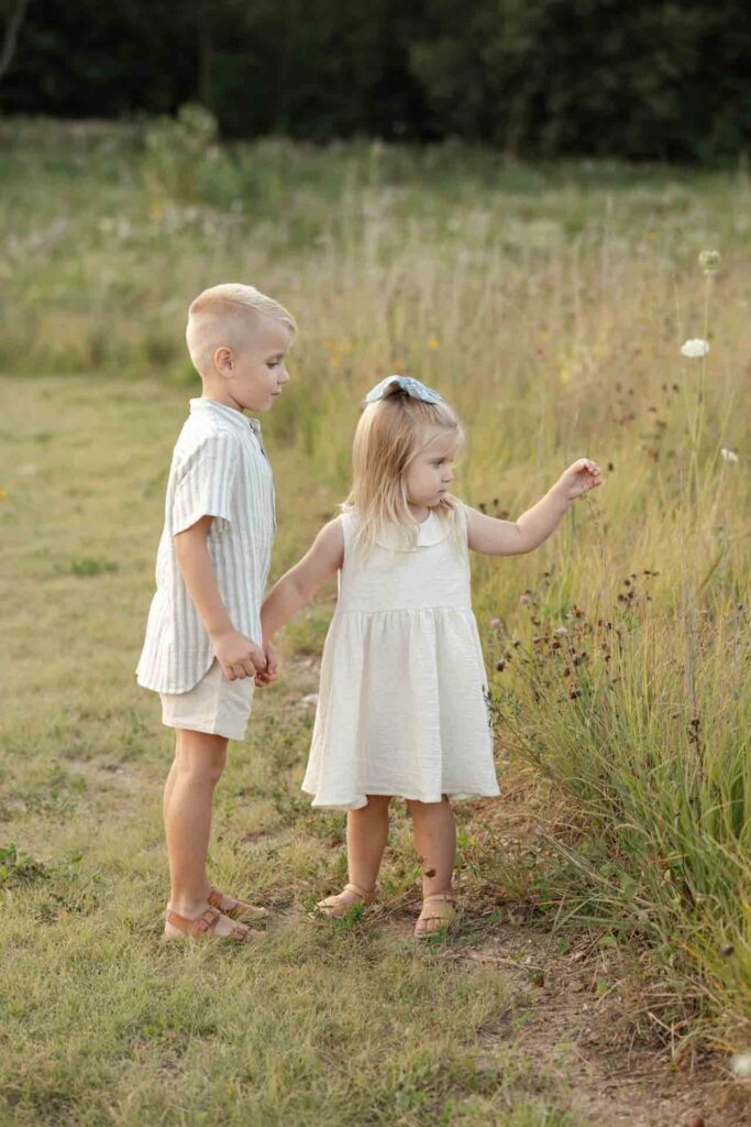 28-Playful Soft Summer Outdoor Family Photoshoot Saint Charles Illinois By Mary Rose Photography