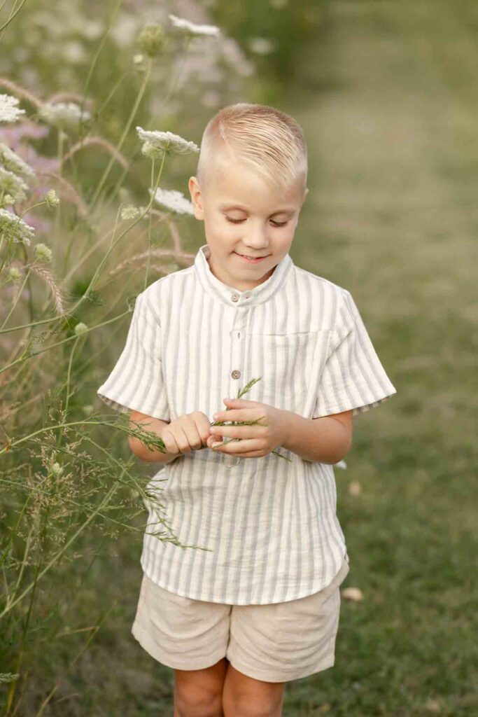 7-Flowers Fresh Soft Summer Outdoor Family Photoshoot Saint Charles Illinois By Mary Rose Photography