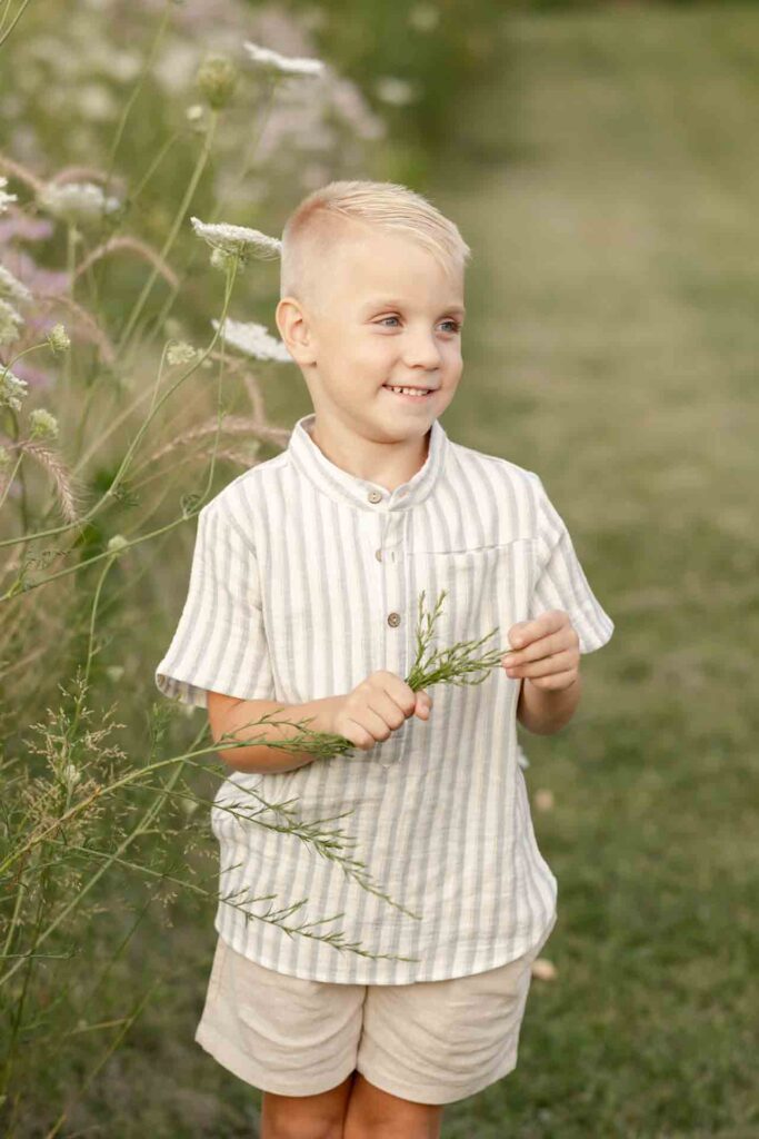 8-Fresh Soft Summer Clothing Outdoor Family Photoshoot Saint Charles Illinois By Mary Rose Photography